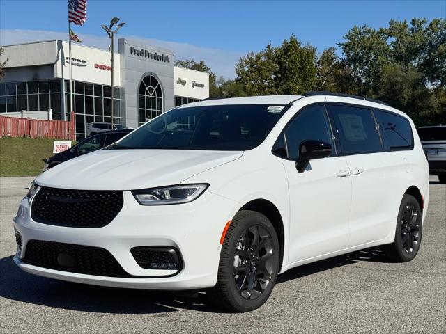 2026 Chrysler Pacifica PACIFICA SELECT AWD