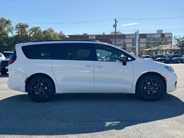 2026 Chrysler Pacifica Select AWD
