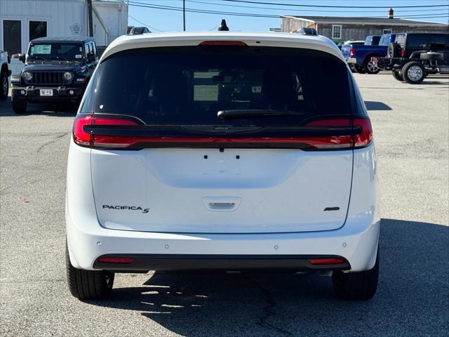 2026 Chrysler Pacifica Select AWD