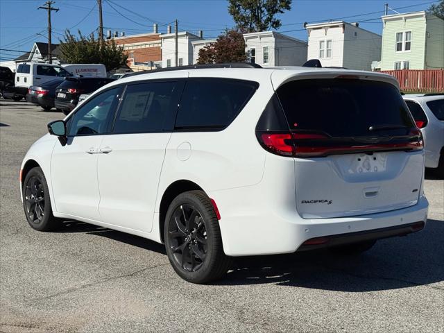 2026 Chrysler Pacifica Select AWD