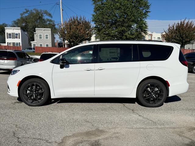 2026 Chrysler Pacifica Select AWD