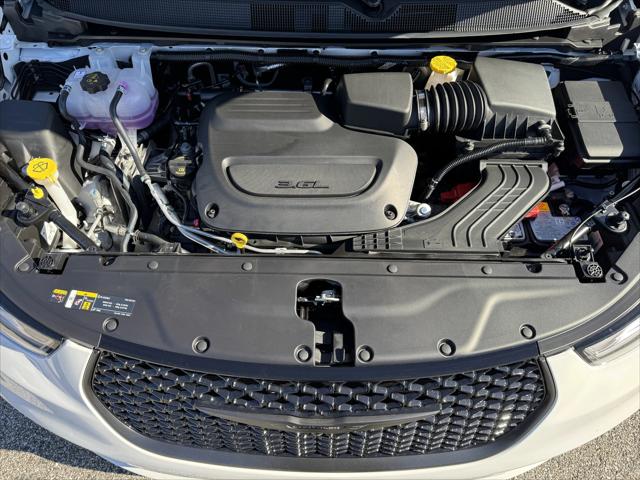 2026 Chrysler Pacifica Select AWD