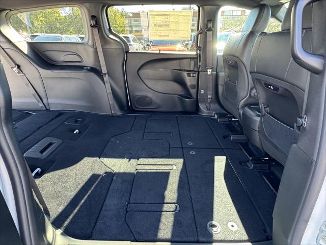 2026 Chrysler Pacifica Select AWD