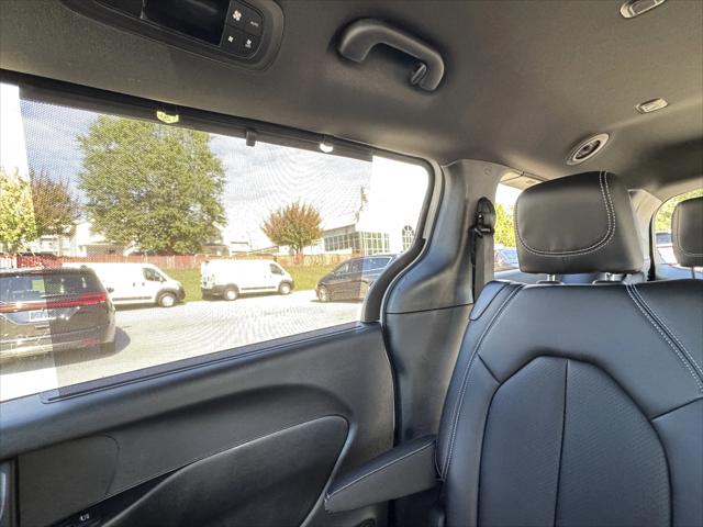 2026 Chrysler Pacifica Select AWD