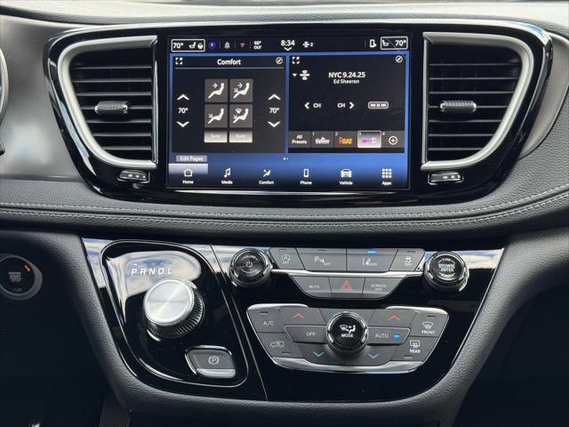 2026 Chrysler Pacifica Select AWD