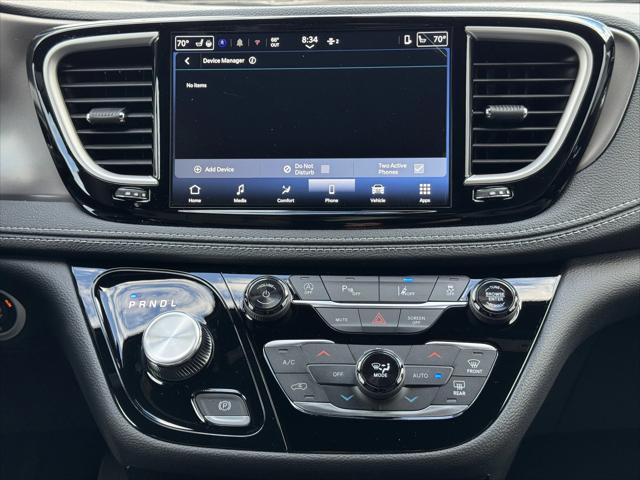 2026 Chrysler Pacifica Select AWD