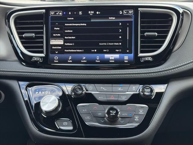 2026 Chrysler Pacifica Select AWD