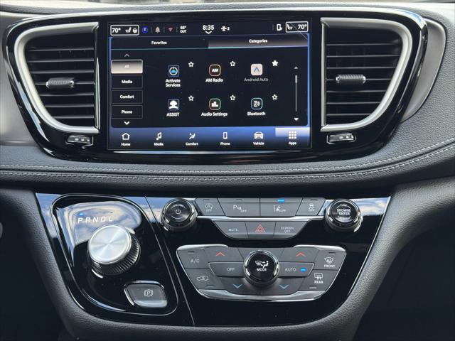 2026 Chrysler Pacifica Select AWD
