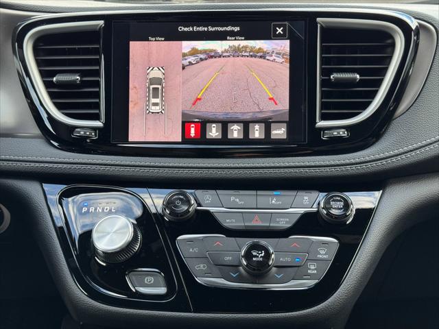 2026 Chrysler Pacifica Select AWD
