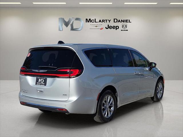 2026 Chrysler Pacifica Select AWD