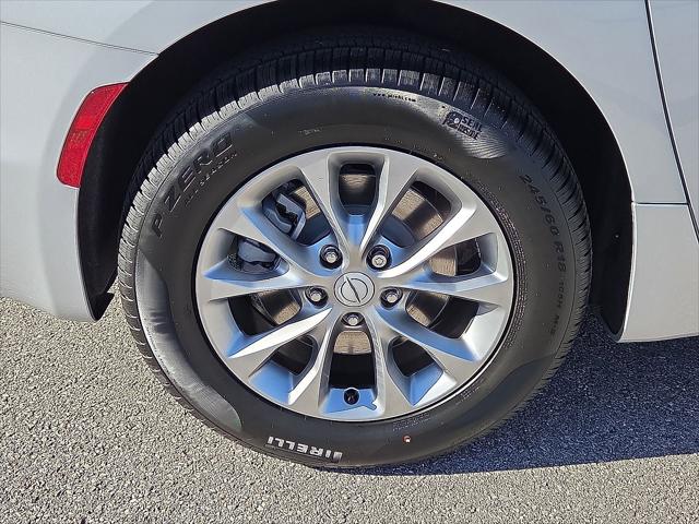 2026 Chrysler Pacifica Select AWD