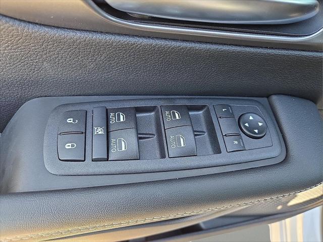 2026 Chrysler Pacifica Select AWD