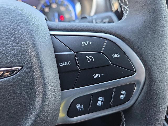 2026 Chrysler Pacifica Select AWD