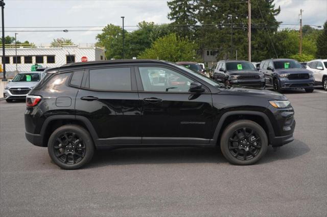 2025 Jeep Compass COMPASS LATITUDE 4X4