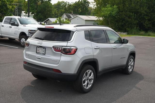 2025 Jeep Compass COMPASS LATITUDE 4X4