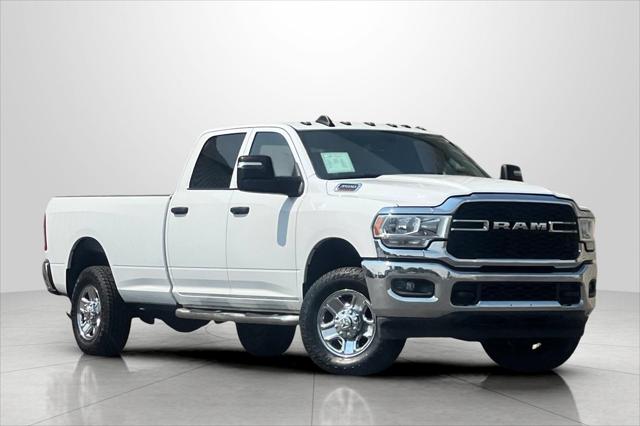 2023 RAM 3500 Tradesman Crew Cab 4x4 8 Box