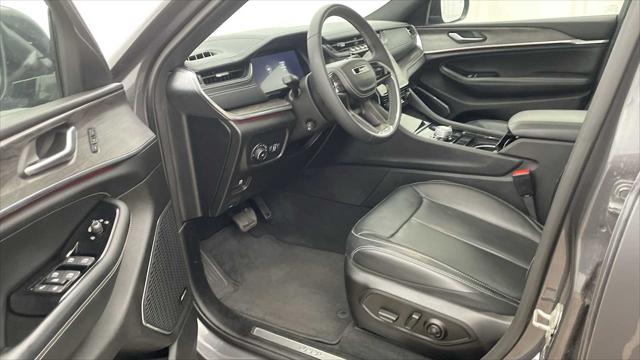 2023 Jeep Grand Cherokee L Overland 4x4 2023 Jeep Grand Cherokee L Overland 4x4