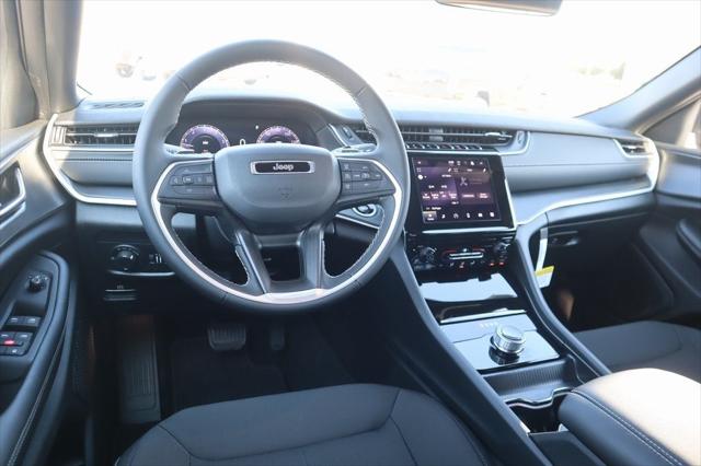 2025 Jeep Grand Cherokee GRAND CHEROKEE LAREDO X 4X4