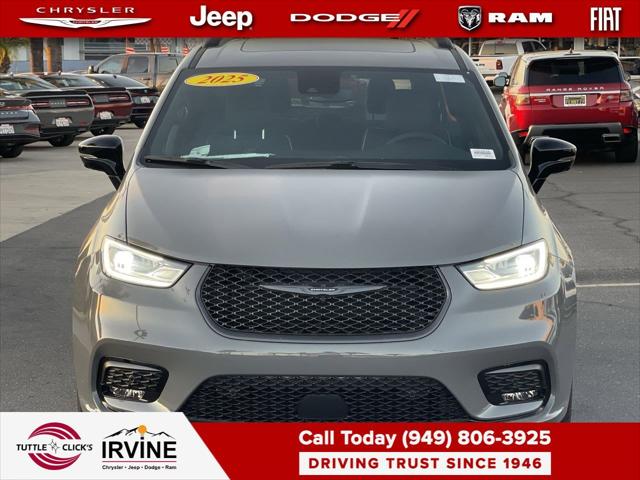 2025 Chrysler Pacifica PACIFICA LIMITED