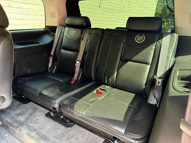 2013 Cadillac Escalade Platinum Edition