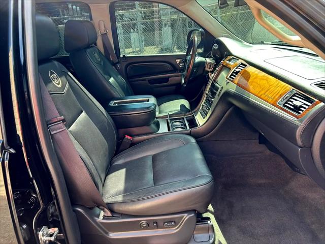 2013 Cadillac Escalade Platinum Edition