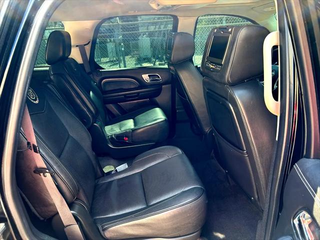 2013 Cadillac Escalade Platinum Edition
