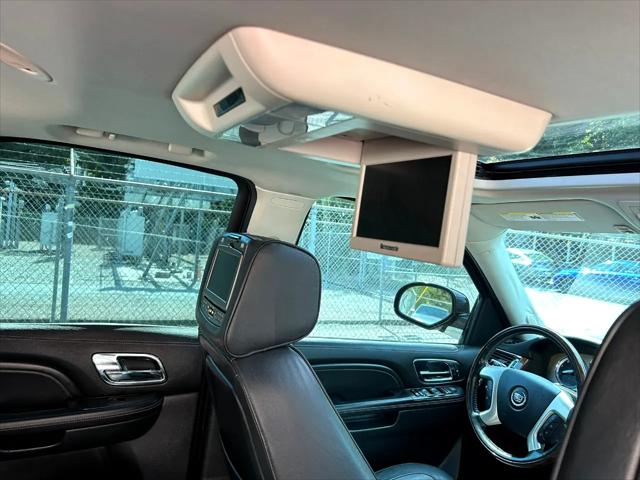 2013 Cadillac Escalade Platinum Edition