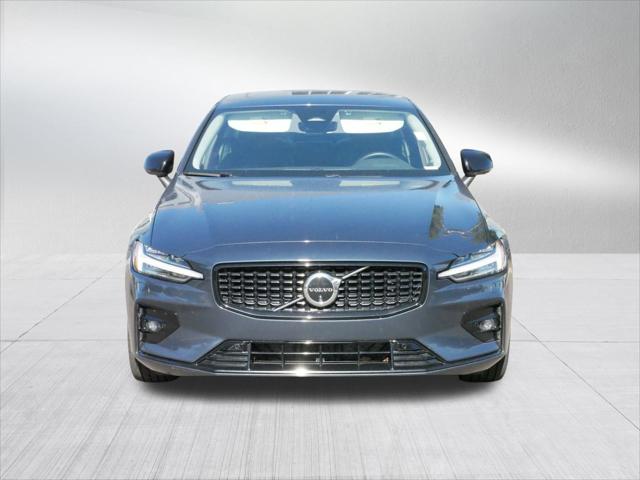 2024 Volvo S60 B5 Plus Dark Theme