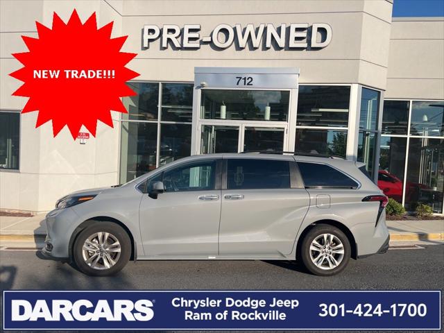 2022 Toyota Sienna XLE Woodland Edition