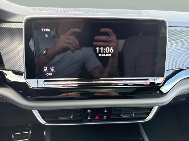 2026 Volkswagen Atlas Cross Sport SEL R-Line Black