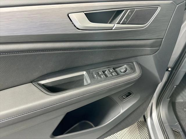 2026 Volkswagen Atlas Cross Sport SE with Technology