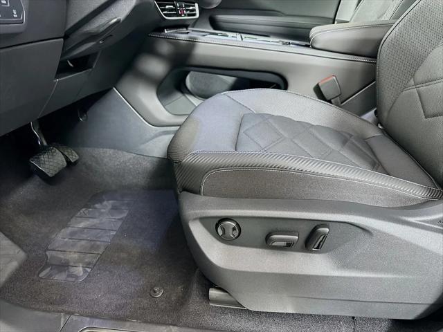 2026 Volkswagen Atlas Cross Sport SE with Technology