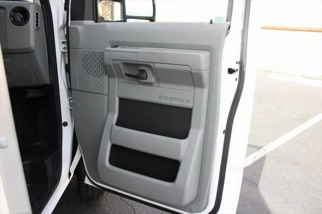 2023 Ford E-450 Cutaway Base