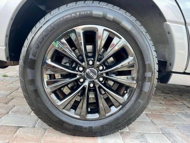 2015 Lincoln Navigator Base