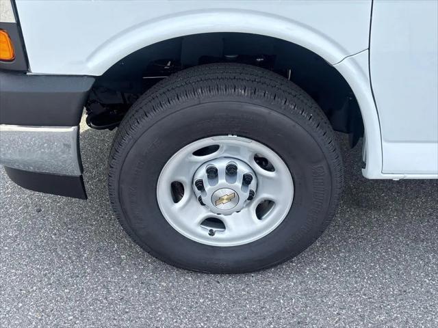 2025 Chevrolet Express Cargo Van RWD 2500 Extended Wheelbase WT