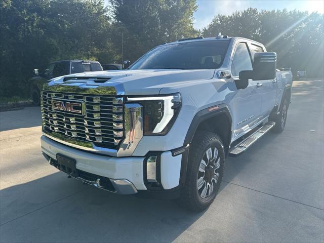 2024 GMC Sierra 2500HD 4WD Crew Cab Standard Bed Denali