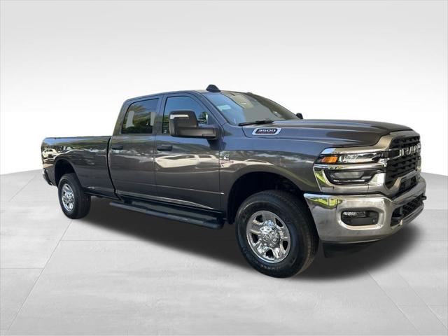 2025 RAM 3500 Tradesman Crew Cab 4x4 8 Box