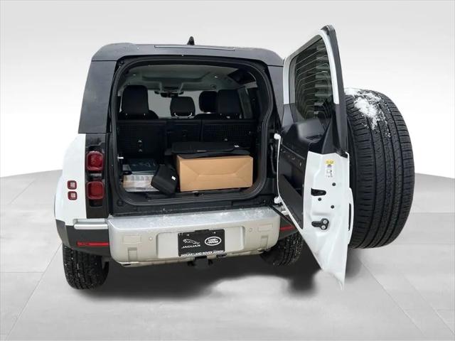 2025 Land Rover Defender 110 P300