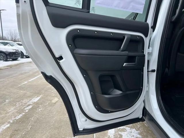 2025 Land Rover Defender 110 P300