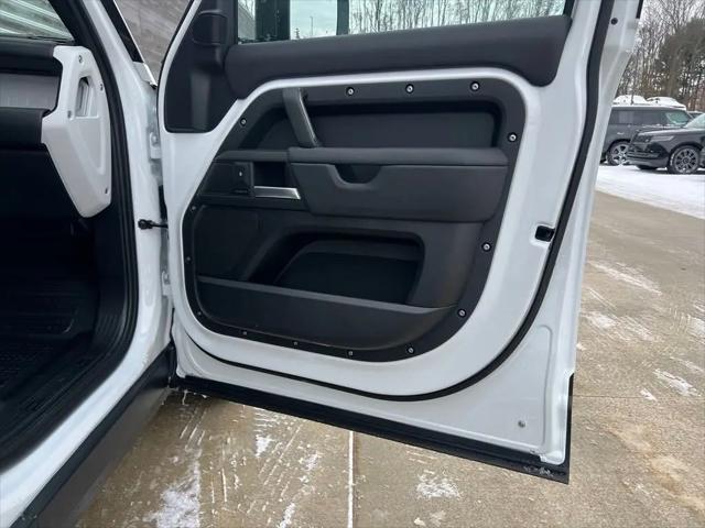 2025 Land Rover Defender 110 P300