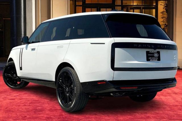 2025 Land Rover Range Rover P530 SE 7 Seat