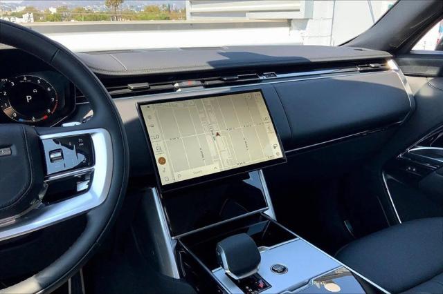 2025 Land Rover Range Rover P530 SE 7 Seat
