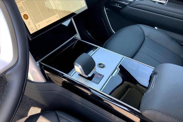 2025 Land Rover Range Rover P530 SE 7 Seat