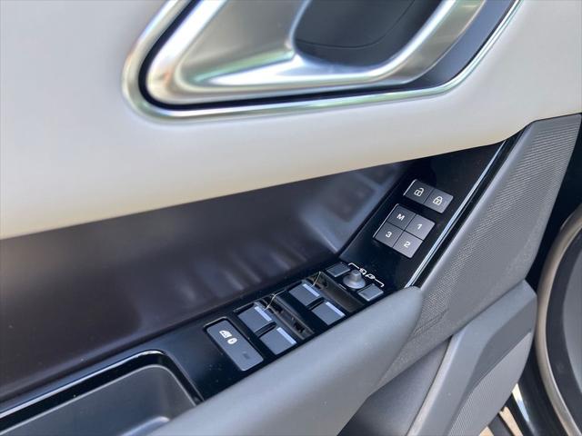 2026 Land Rover Range Rover Velar P250 Dynamic SE
