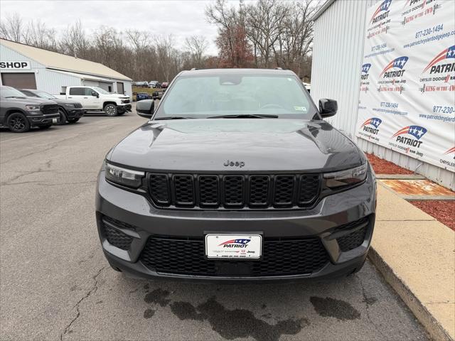 2023 Jeep Grand Cherokee Altitude 4x4 2023 Jeep Grand Cherokee Altitude 4x4