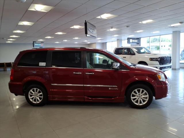 2016 Chrysler Town and Country Limited Platinum
