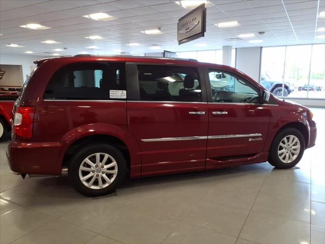 2016 Chrysler Town and Country Limited Platinum