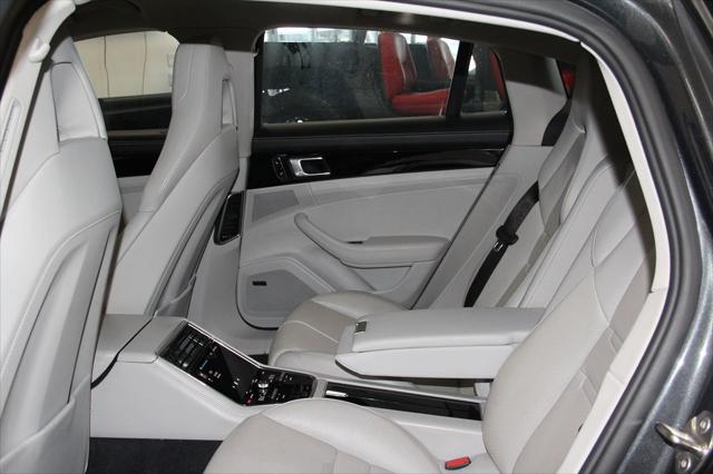 2018 Porsche Panamera 4