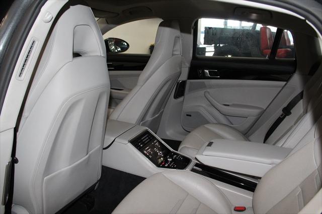 2018 Porsche Panamera 4