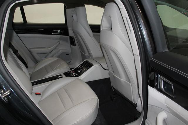 2018 Porsche Panamera 4